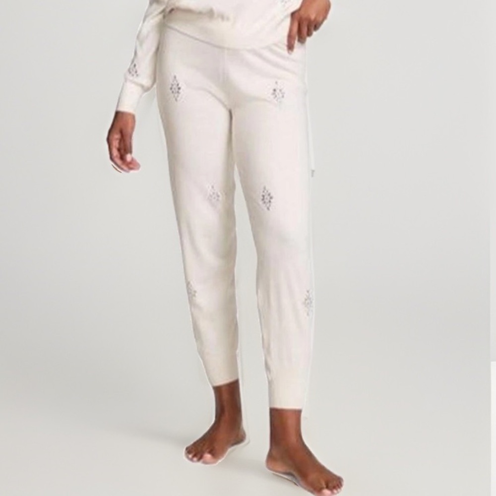 NWT Victoria's Secret Coconut White Luxe Knit Crystal
Sparkle Jogger Pants Small